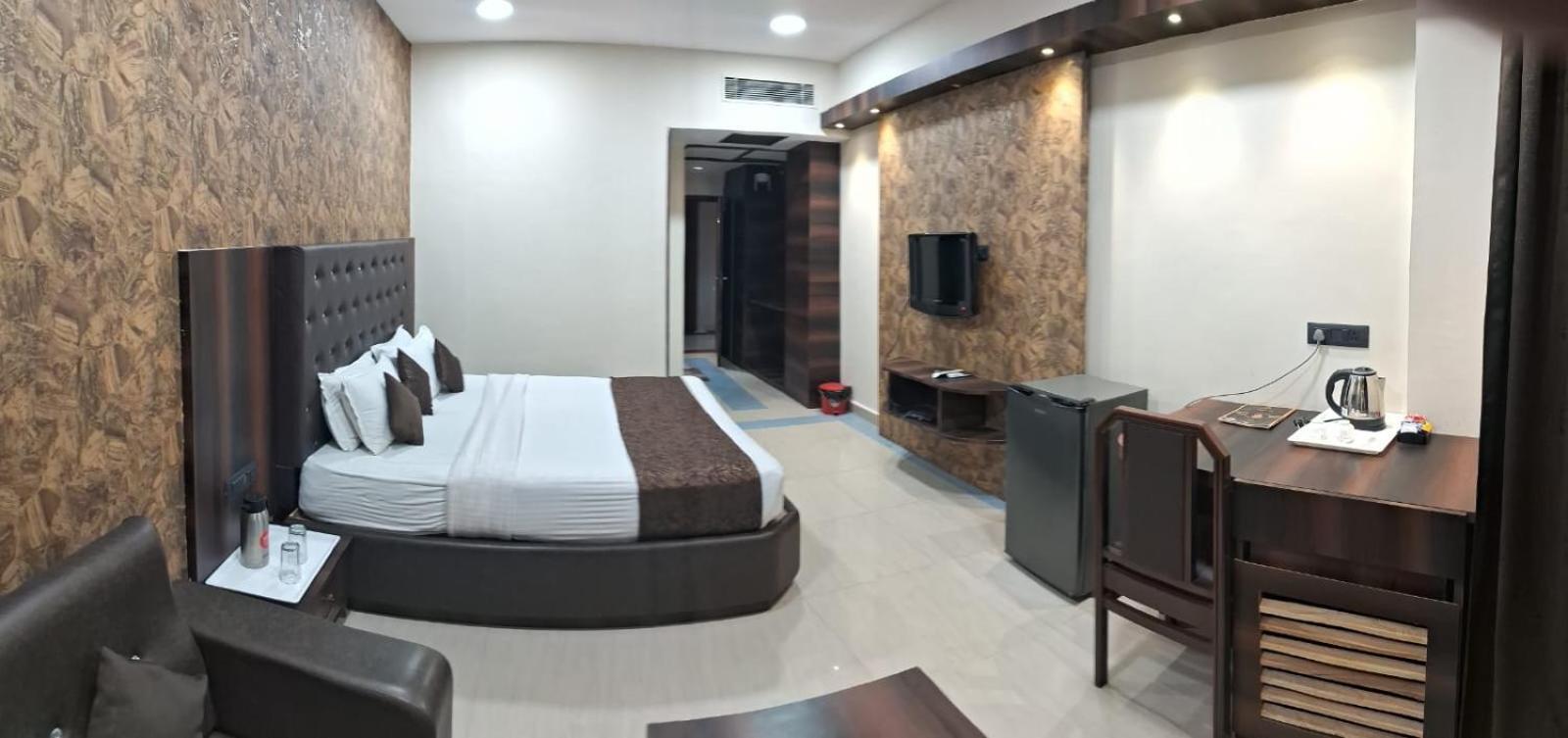 Hotel Samdareeya Pvt Ltd Jabalpur Eksteriør billede